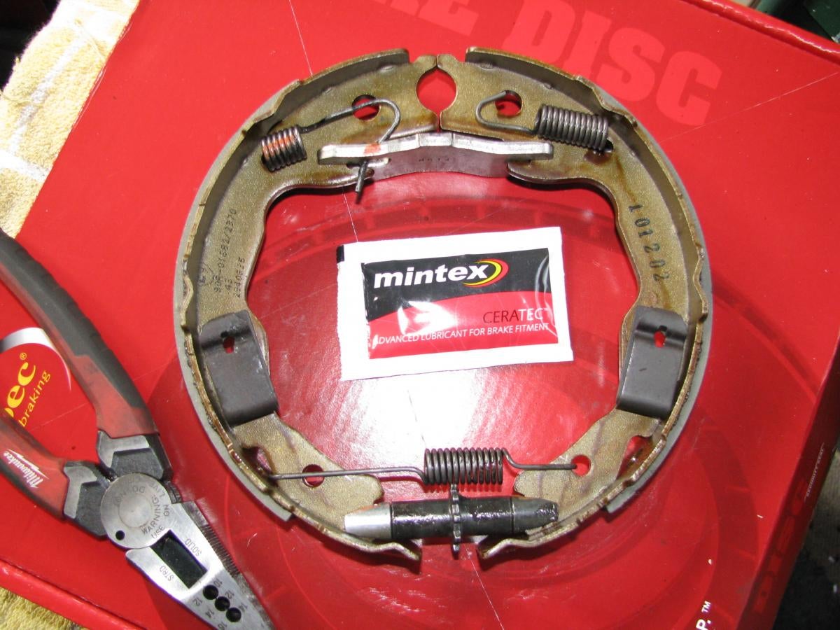 Rear Brake OverhaulReplacing pads and parking brake shoes Toyota